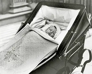 Qeiln: Princess Elizabeth in her pram