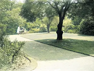 Outcolourisedpic: PRINCESSES IN PARK 1931