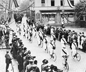 Cyclists: Procession of a cycling club, 1905