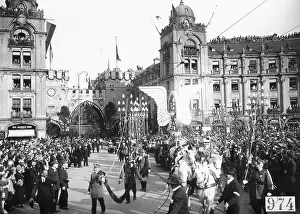 Karlsplatz: Procession at Karlsplatz in Munich, 1925