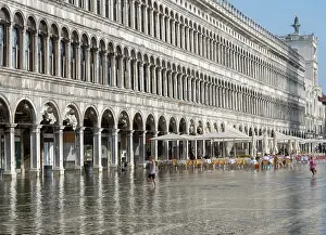 Acqua: Procuratie Vecchie, Piazza San Marco, Venice, Italy