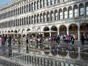 Acqua: Procuratie Vecchie, Piazza San Marco, Venice, Italy