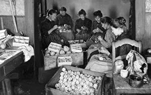 Decorate: Production of Christmas decorations in Germany