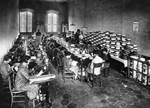 Ribbons: Production of hats, 1909