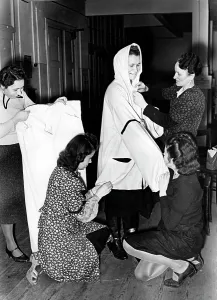 Shirts: Production of snow shirts, 1942