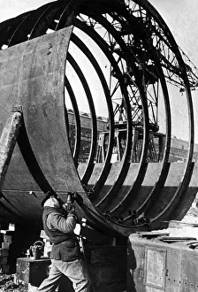 Seams: Production of a submarine, 1940