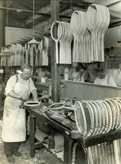 Racquets: Production of tennis racquets