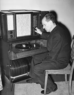 Expanding: Prof. Schuenemann in the records archives of the Prussian St