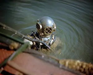 Deb001: Professional Man Hard Hat Diver Wearing Brass