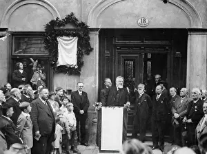 Viennas: Professor Eduard Castle at the unveiling