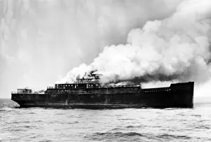 Moritz: Prohibition: Burning rum-runner Moritz in Boston, 1930