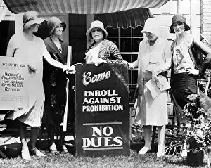 Enroll: Prohibition: Women demonstrate against the