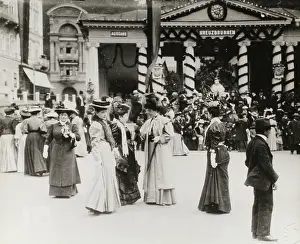 Marienbad: The promenade in front of the 'Kreuzbrunnen'