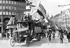 Dnvp: Propaganda car of the DNVP on the occasion