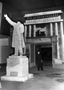 Lustgarten: The propaganda exhibition Das Sowjetparadies