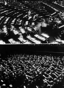 Sense: Propagandistic comparison of the parliament