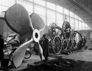 Volk: Propeller and locomotive wheels at the exhibition