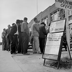 Tntarlcgr: Prospective employees in line at the Lockheed