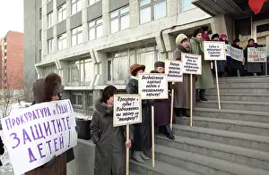 Legislation: Protest near the court, 1999