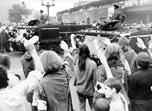 Berl: Protest at the side of a parade of the allied forces in Berl