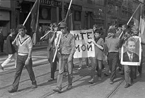 Dubcek: Protest - protesters - national flag