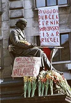 Jungmann: Protest - slogan - message - monument - Prague