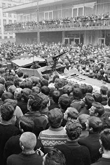 Usti: Protesters - armoured vehicles - Usti nad Labem
