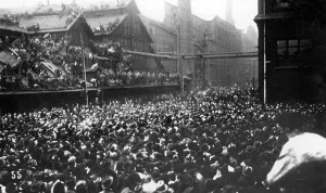 Essen: Protesting Krupp workers in front of the Autohalle