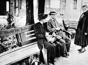 Juden: Public Bench in Berlin; Second World War, 1945
