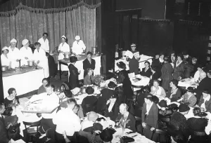 Housewives: Public demonstration of stew meals, 1933