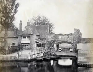 Pull: Pull's Ferry, former ferry house on River Wensum, Norwich