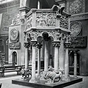 Baptistry: Pulpit in Baptistry, Pisa