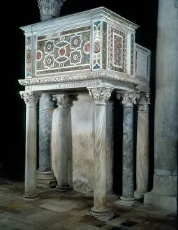 Caserta: Pulpit housed in the Cathedral