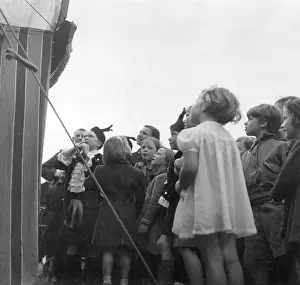 Photo Union Collection: Punch and Judy show, 1940s