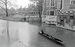 Punts: Punting on the river, Cambridge University