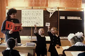 Builders: Pupils answer at Lithuanian lesson, 1986
