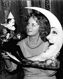 Bewitching: Puppet show novelties, Pierrot in the Moon, Munich, Germany
