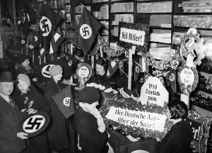 Souvenirs: Purchase of souvenirs on the Saar referendum, 1935