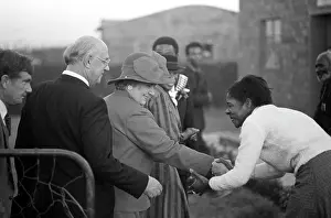 Elize: PW Botha, Elize Botha and an African woman shaking hands