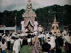 Pinnacles: Pwe procession - Kalaw