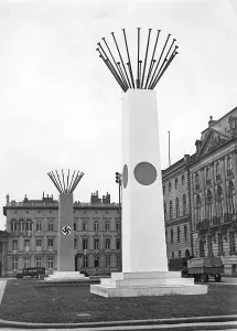 Pylons: Pylons at Pariser Platz in Berlin, 1941