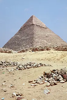 Khafre: Pyramid of Khafre in Cairo, Egypt