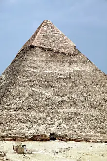 Khafre: Pyramid of Khafre in Cairo, Egypt
