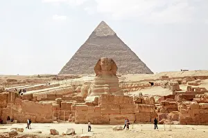 Khafre: Pyramid of Khafre and the Sphinx in Cairo, Egypt
