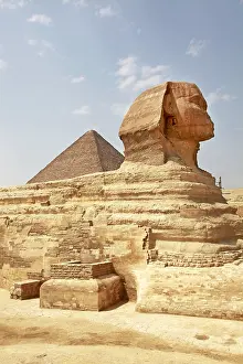 Khafre: Pyramid of Khafre and the Sphinx in Cairo, Egypt