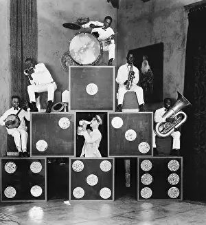 Cooperate: Pyramid of musicians