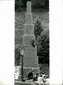 Canned: Pyramid sculpture of cans, Guinness Book of Records