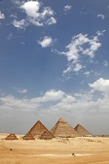 Khafre: Pyramids of Giza in Cairo, Egypt