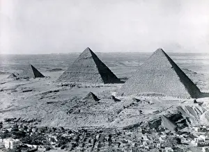 Pyramids: The Pyramids at Giza, Cairo, Egypt