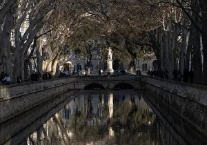 Plinth: Quais de la Fontaine, Nimes, Occitanie, France